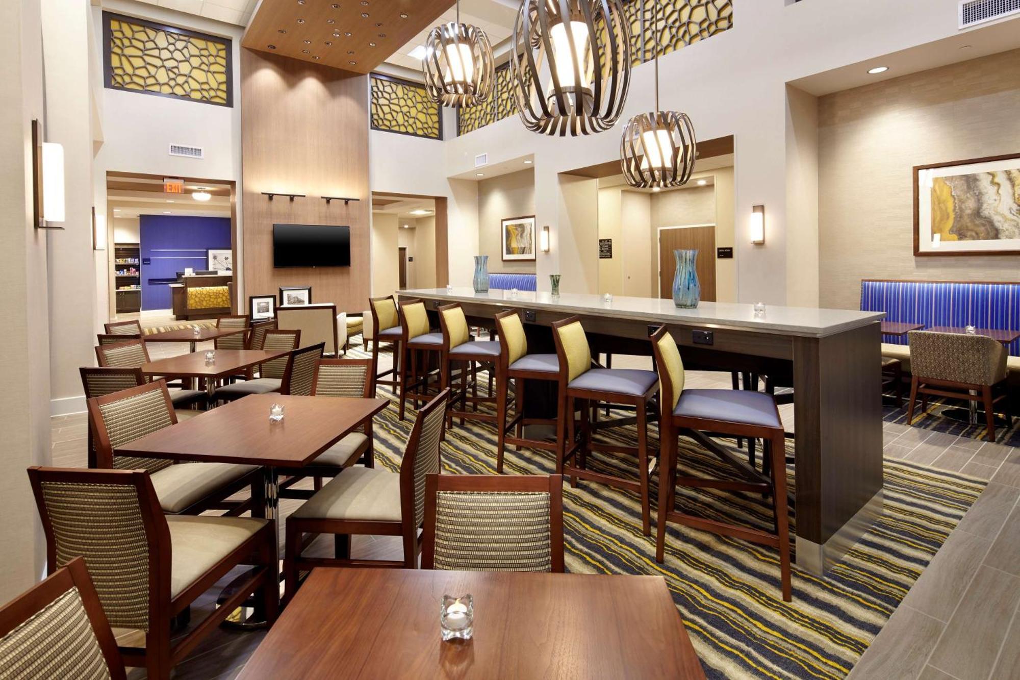 Hampton Inn & Suites Pittsburgh Airport South/Settlers Ridge Робинсон-Тауншип Экстерьер фото
